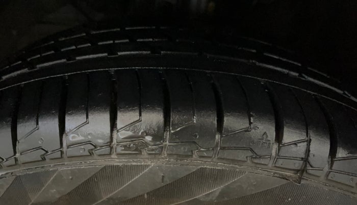 2017 Maruti Baleno ALPHA PETROL 1.2, Petrol, Manual, 70,778 km, Left Front Tyre Tread