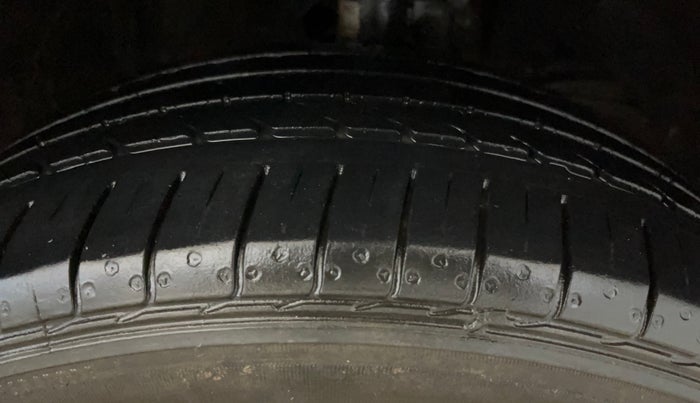 2017 Maruti Baleno ALPHA PETROL 1.2, Petrol, Manual, 70,778 km, Right Front Tyre Tread