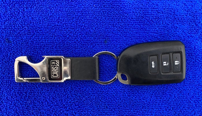 2018 Toyota YARIS VX CVT, Petrol, Automatic, 52,942 km, Key Close Up