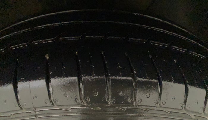 2015 Hyundai Elite i20 MAGNA 1.2, Petrol, Manual, 30,079 km, Right Front Tyre Tread