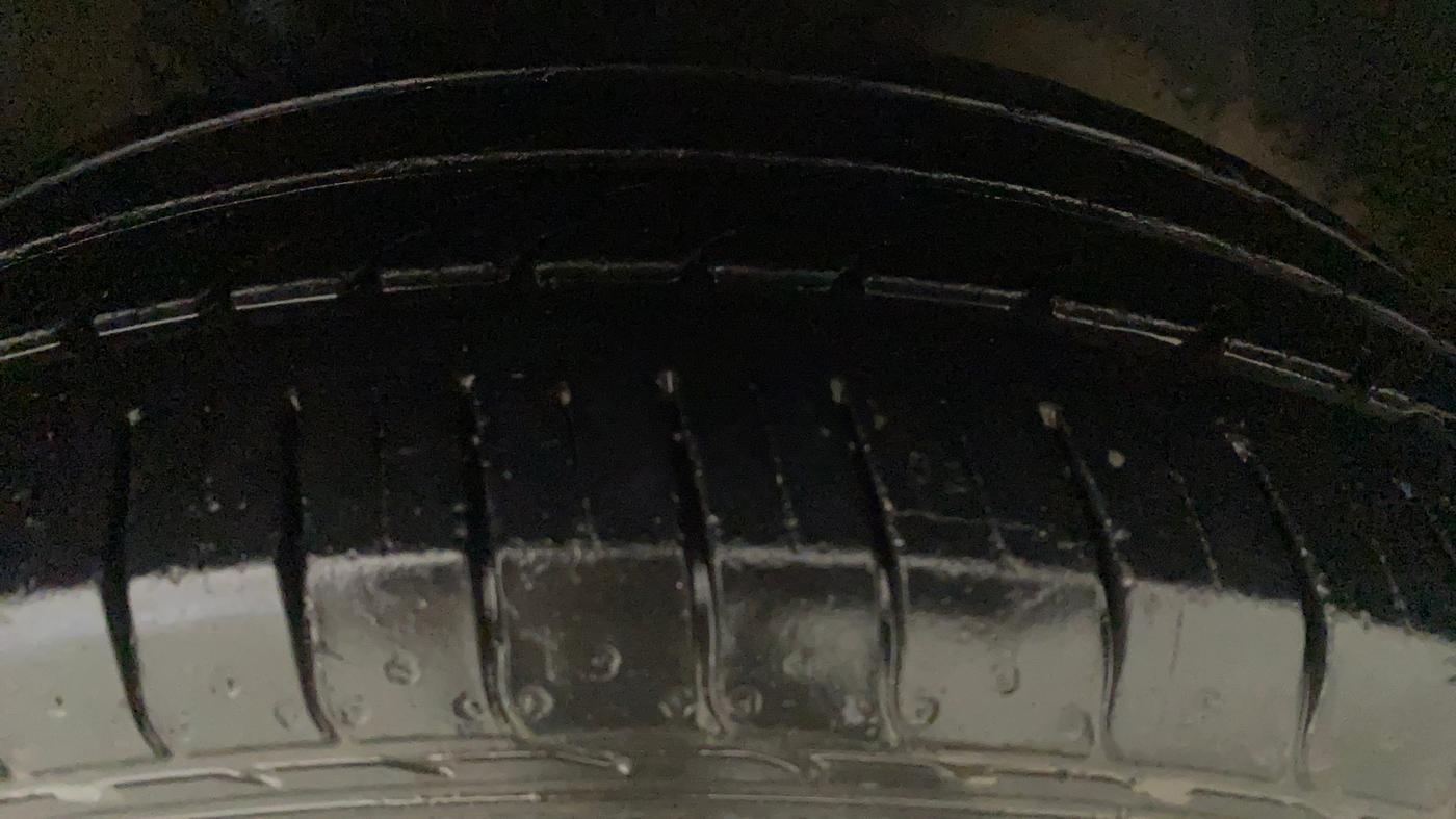 2015 Hyundai Elite i20 MAGNA 1.2, Petrol, Manual, 30,079 km, Left Front Tyre Tread