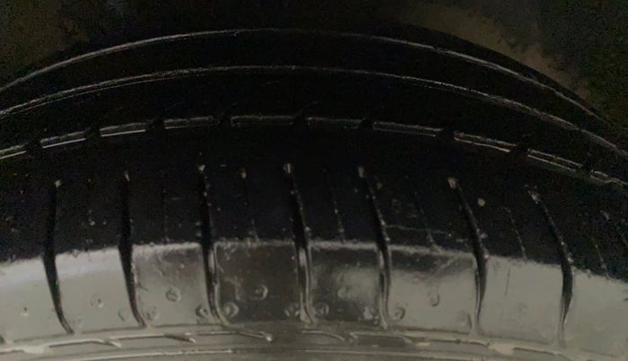 2015 Hyundai Elite i20 MAGNA 1.2, Petrol, Manual, 30,079 km, Left Front Tyre Tread