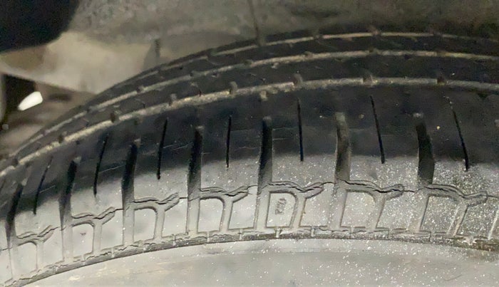 2010 Hyundai i10 MAGNA 1.1, Petrol, Manual, 24,308 km, Right Rear Tyre Tread