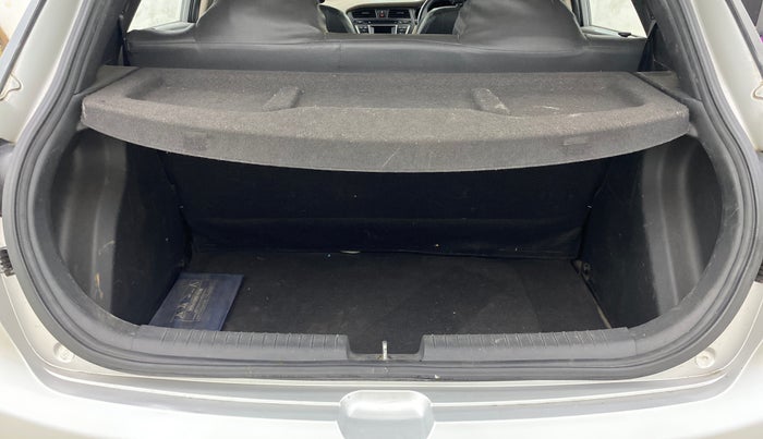 2015 Hyundai Elite i20 SPORTZ 1.2, Petrol, Manual, 1,08,739 km, Boot Inside