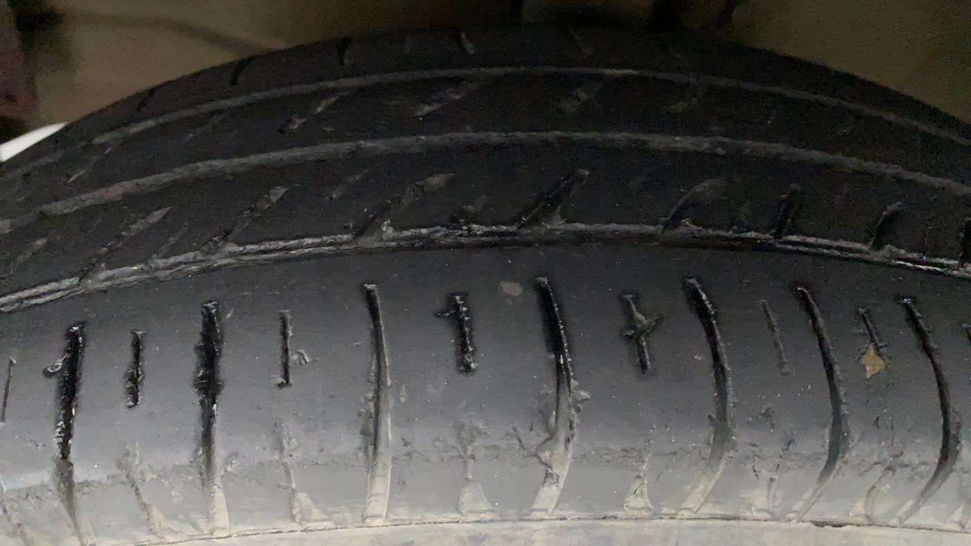 2013 Maruti Wagon R 1.0 LXI CNG, CNG, Manual, 72,324 km, Left Front Tyre Tread