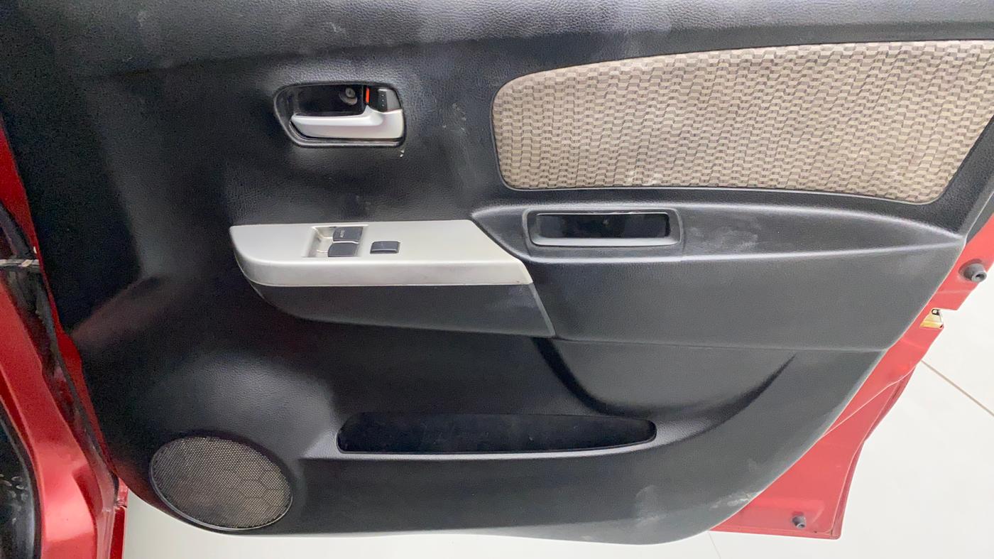 2013 Maruti Wagon R 1.0 LXI CNG, CNG, Manual, 72,324 km, Driver Side Door Panels Control