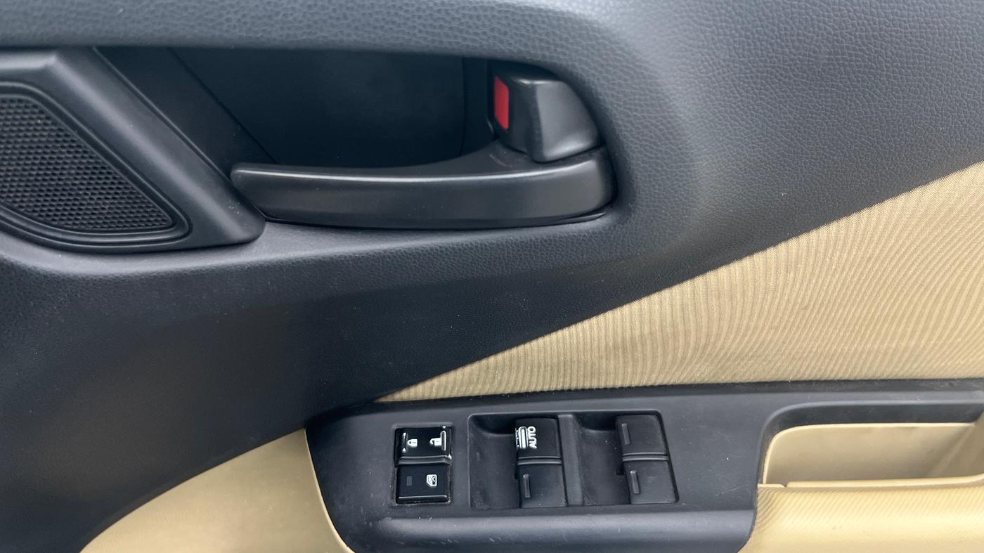 2015 Honda City 1.5L I-VTEC SV, Petrol, Manual, 1,43,760 km, Driver Side Door Panels Control