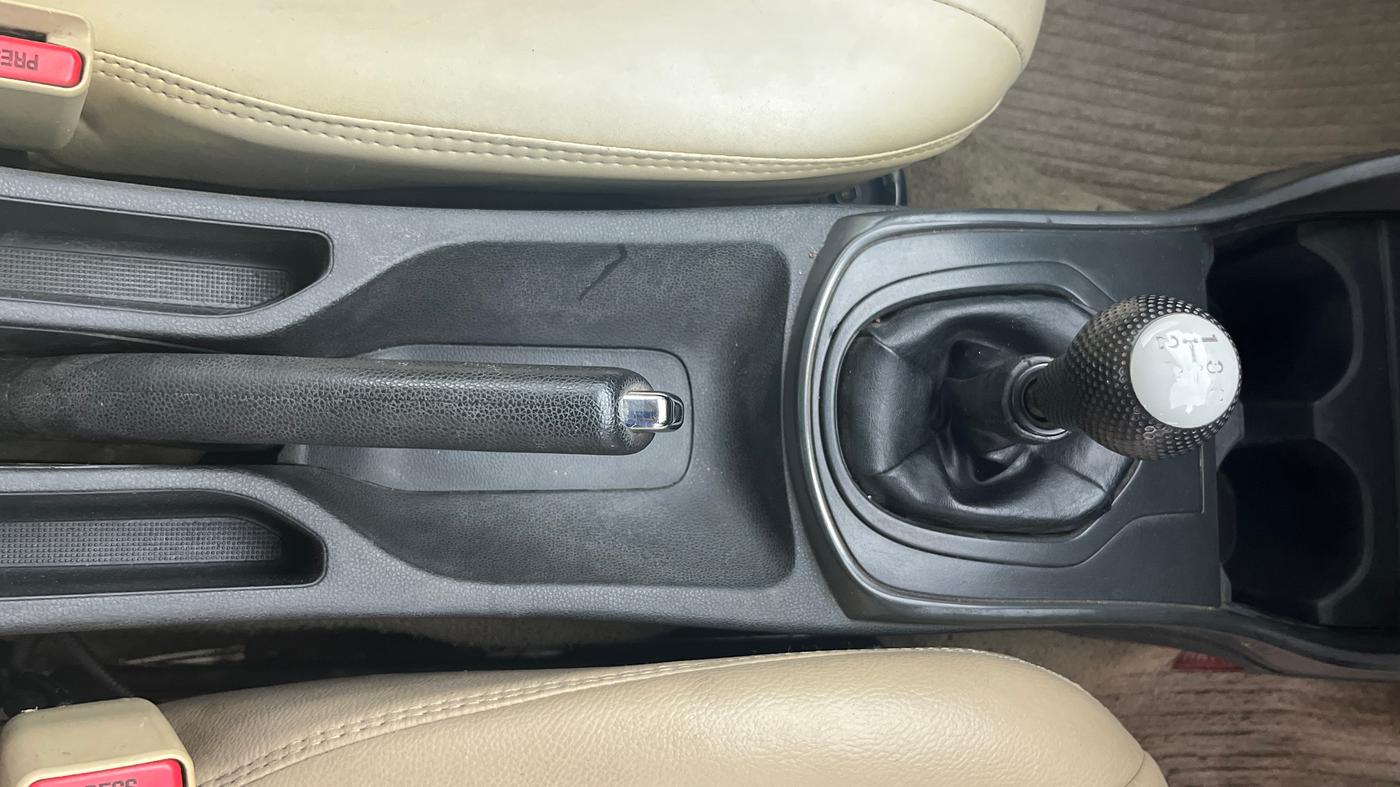 2015 Honda City 1.5L I-VTEC SV, Petrol, Manual, 1,43,760 km, Gear Lever