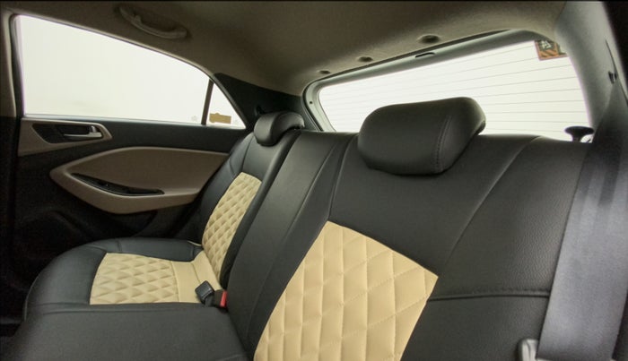 2014 Hyundai Elite i20 ASTA 1.4 CRDI, Diesel, Manual, 71,059 km, Right Side Rear Door Cabin