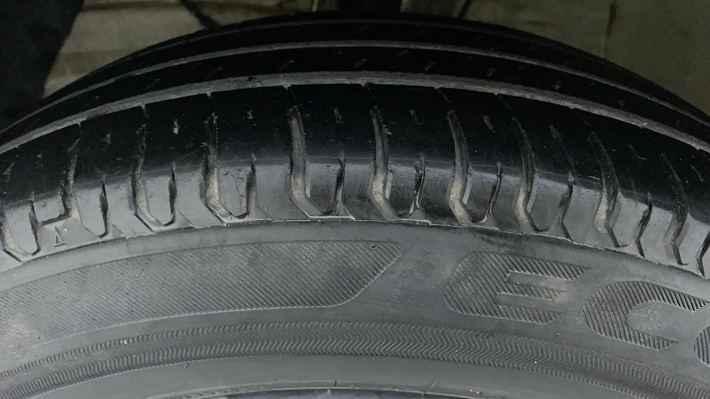 2018 Maruti Dzire VXI, Petrol, Manual, 52,319 km, Left Front Tyre Tread