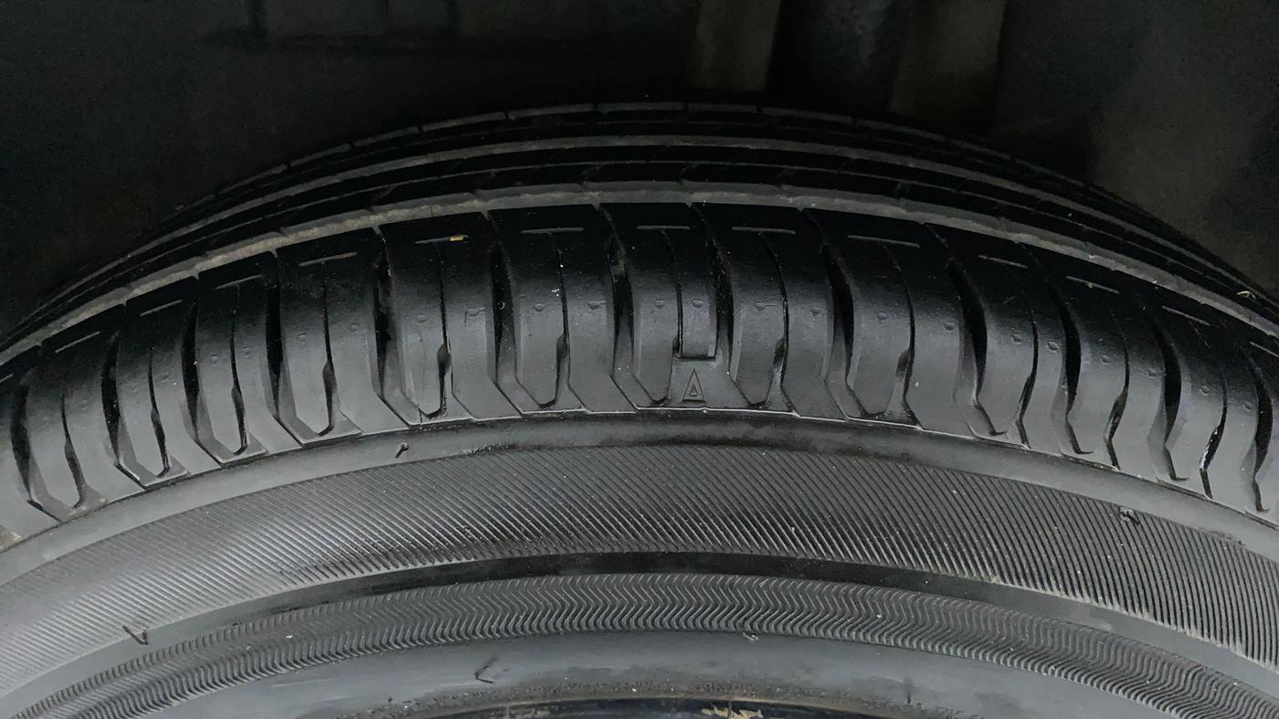 2018 Maruti Dzire VXI, Petrol, Manual, 52,319 km, Left Rear Tyre Tread