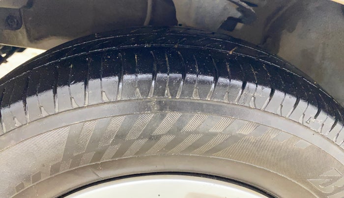 2013 Hyundai i10 MAGNA 1.1, Petrol, Manual, 76,739 km, Left Front Tyre Tread