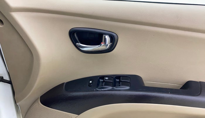 2013 Hyundai i10 MAGNA 1.1, Petrol, Manual, 76,739 km, Driver Side Door Panels Control