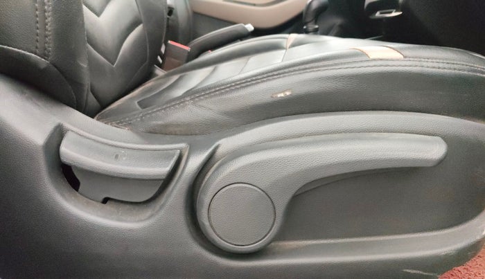 2017 Hyundai Elite i20 SPORTZ 1.2, Petrol, Manual, 81,590 km, Driver Side Adjustment Panel