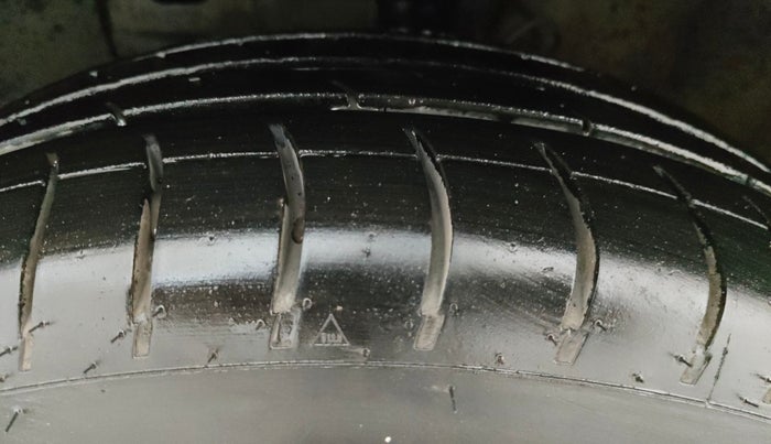 2017 Hyundai Elite i20 SPORTZ 1.2, Petrol, Manual, 81,590 km, Left Front Tyre Tread