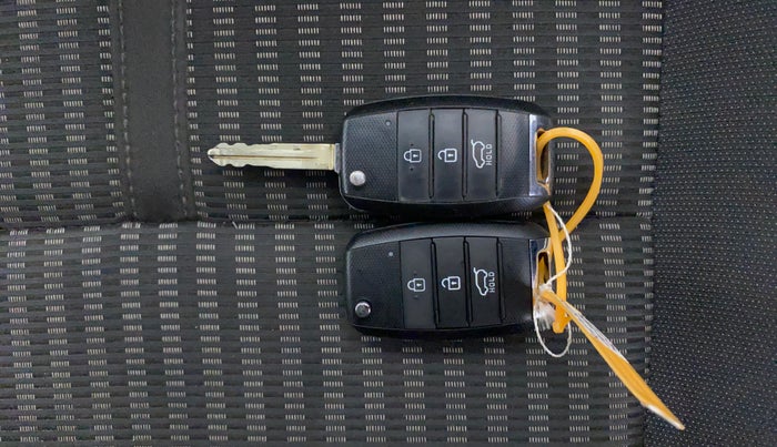 2022 KIA CARENS PRESTIGE 1.5 PETROL 7 STR, Petrol, Manual, 31,276 km, Key Close Up
