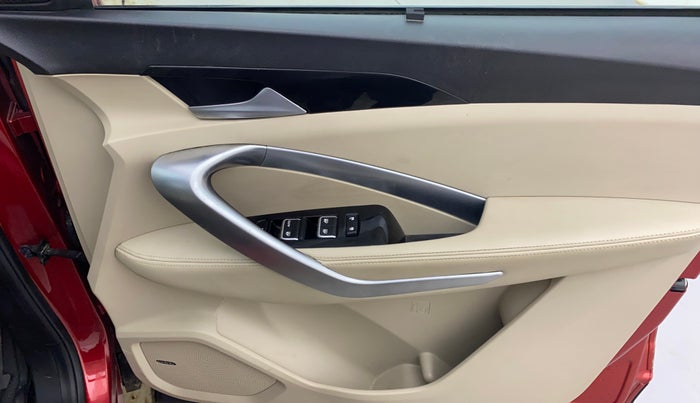 2022 MG HECTOR SHARP 1.5 PETROL CVT, Petrol, Automatic, 51,147 km, Driver Side Door Panels Control