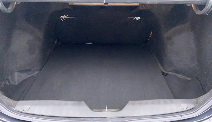 2014 Maruti Ciaz ZXI, Petrol, Manual, 94,200 km, Boot Inside View