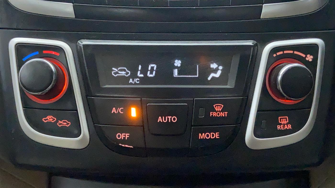 2014 Maruti Ciaz ZXI, Petrol, Manual, 94,200 km, Automatic Climate Control