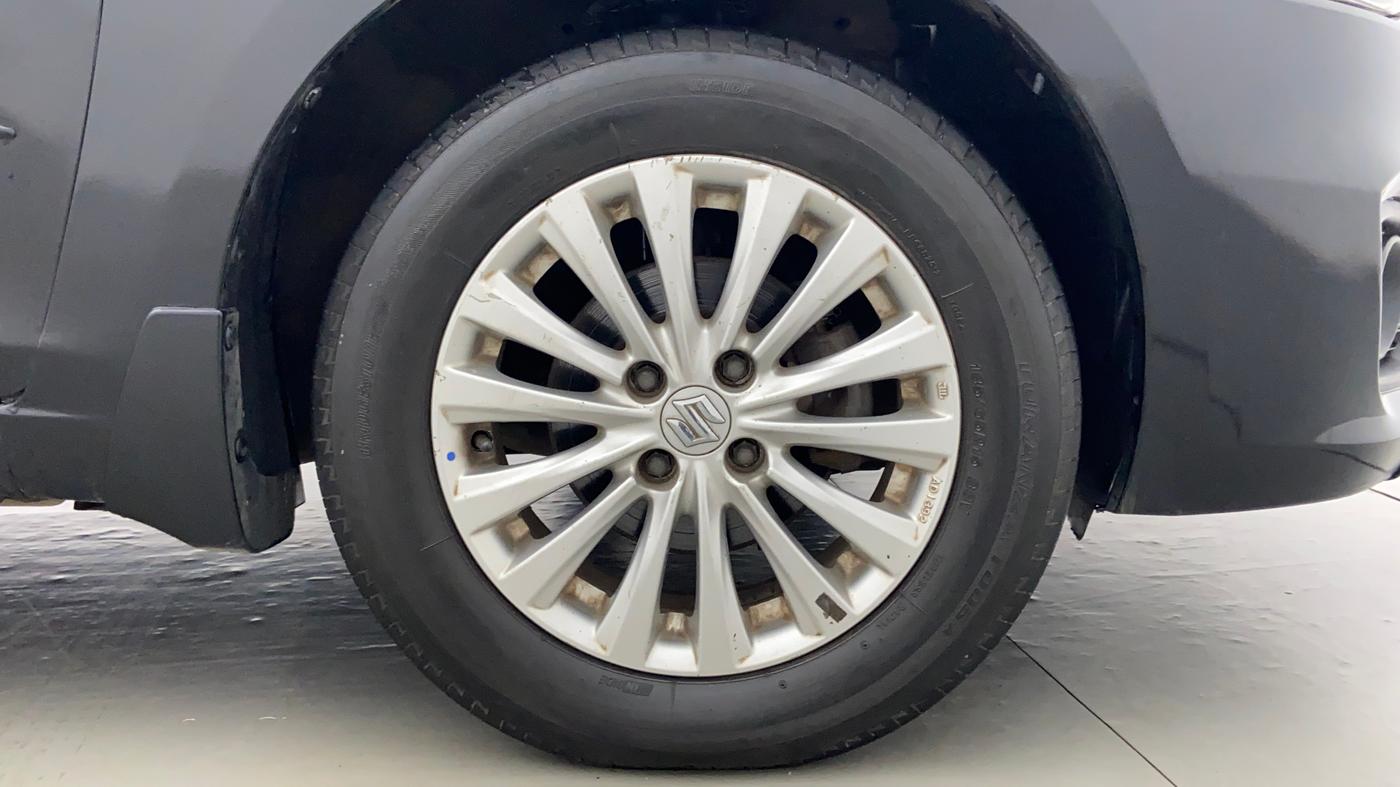 2014 Maruti Ciaz ZXI, Petrol, Manual, 94,200 km, Right Front Tyre