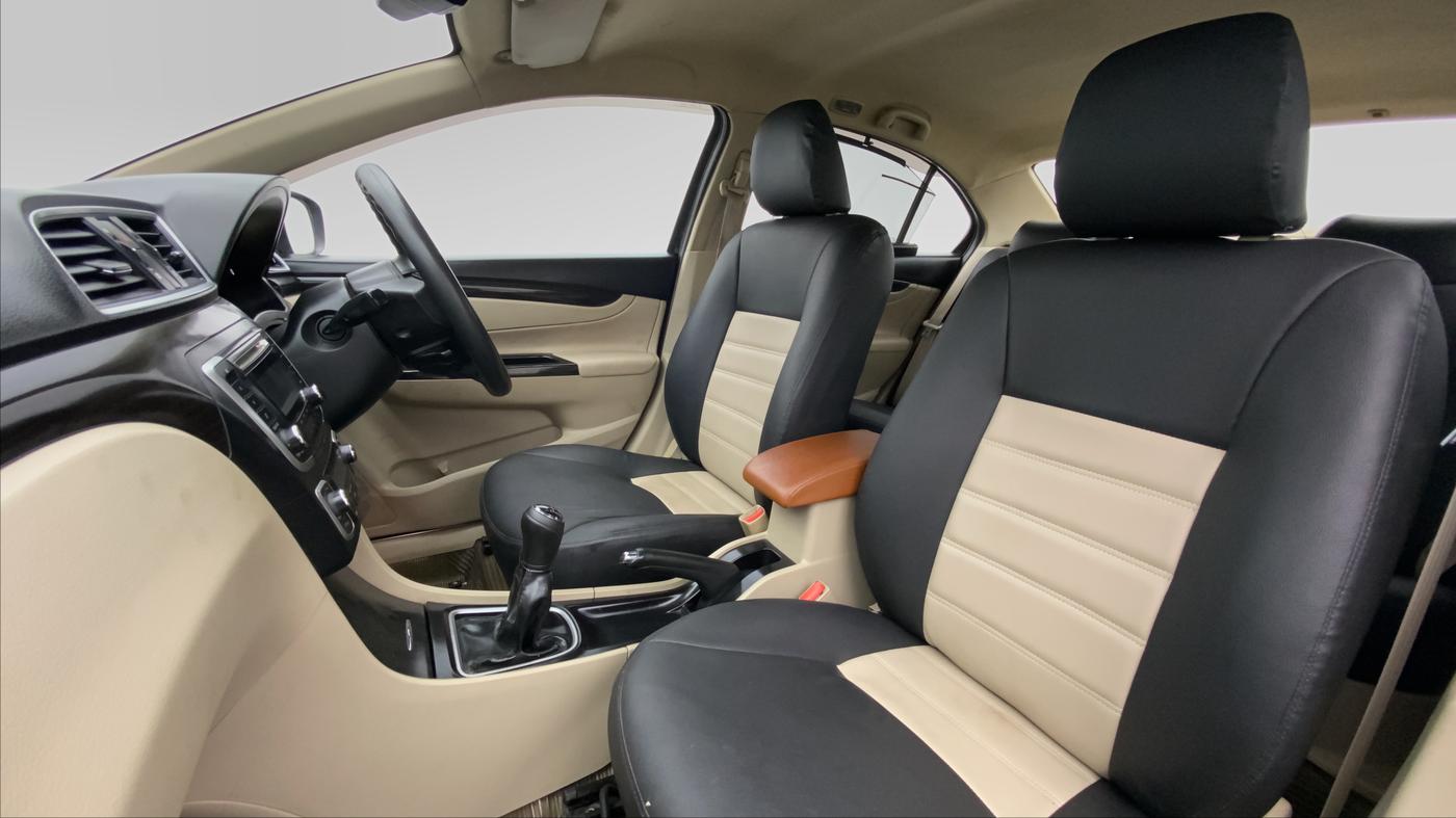 2014 Maruti Ciaz ZXI, Petrol, Manual, 94,200 km, Right Side Front Door Cabin View