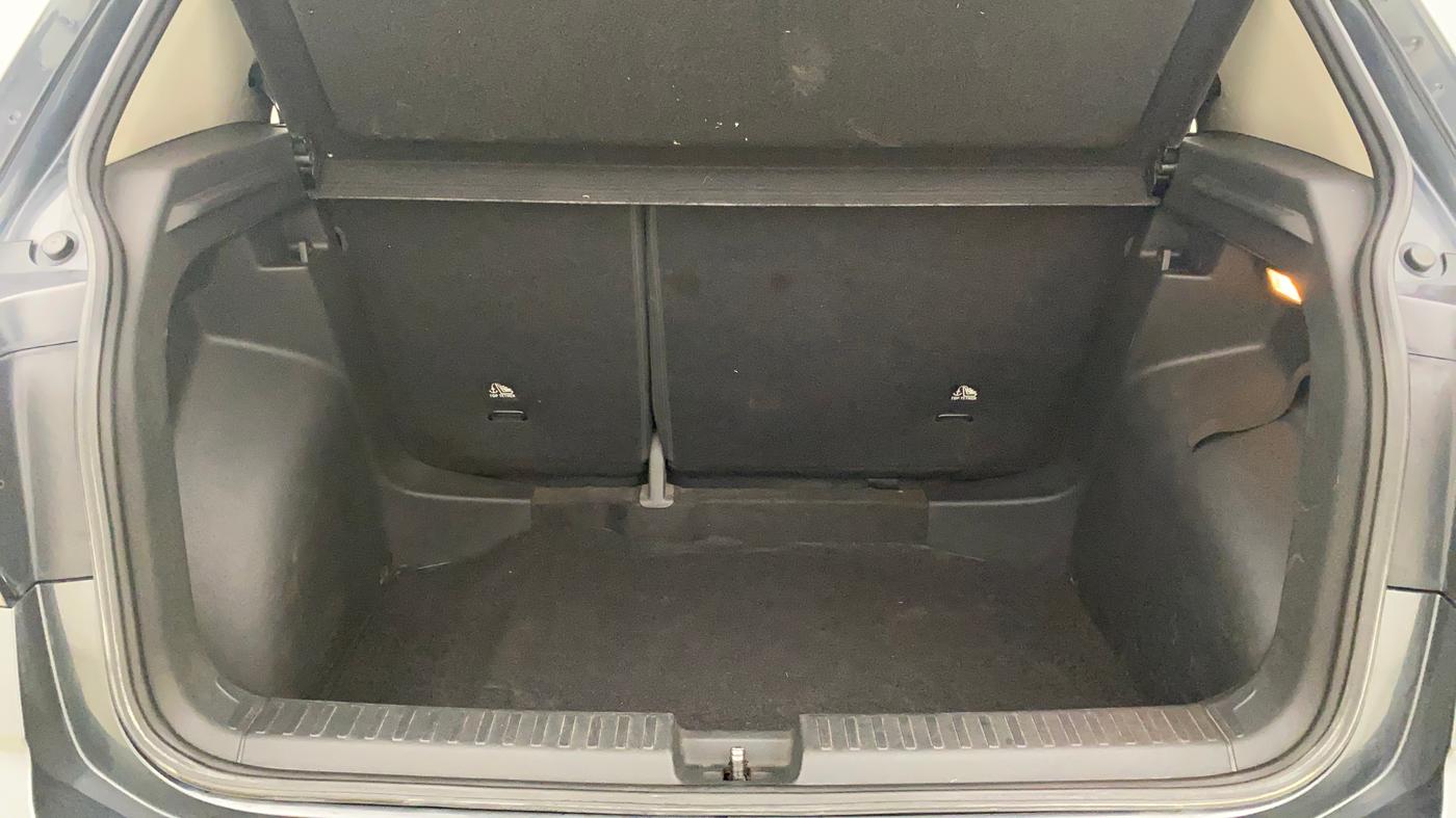 2022 Volkswagen TAIGUN TOPLINE 1.0 TSI AT, Petrol, Automatic, 1,16,362 km, Boot Inside
