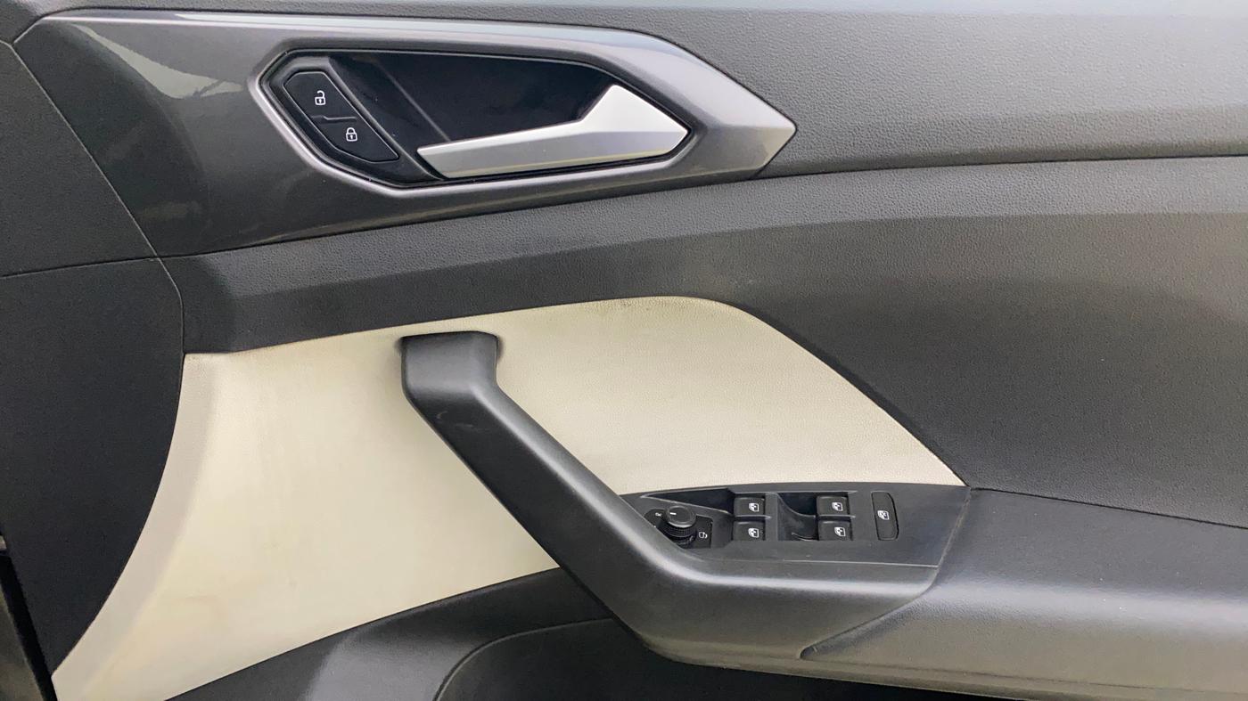 2022 Volkswagen TAIGUN TOPLINE 1.0 TSI AT, Petrol, Automatic, 1,16,362 km, Driver Side Door Panels Control