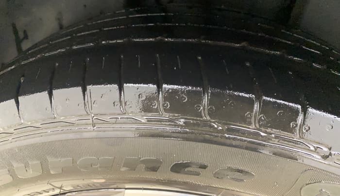 2022 Volkswagen TAIGUN TOPLINE 1.0 TSI AT, Petrol, Automatic, 1,16,362 km, Right Rear Tyre Tread