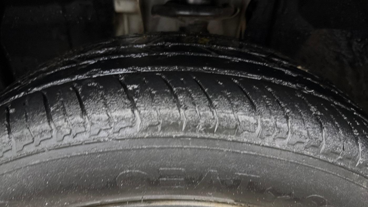2021 Nissan MAGNITE XE, Petrol, Manual, 42,185 km, Left Front Tyre Tread