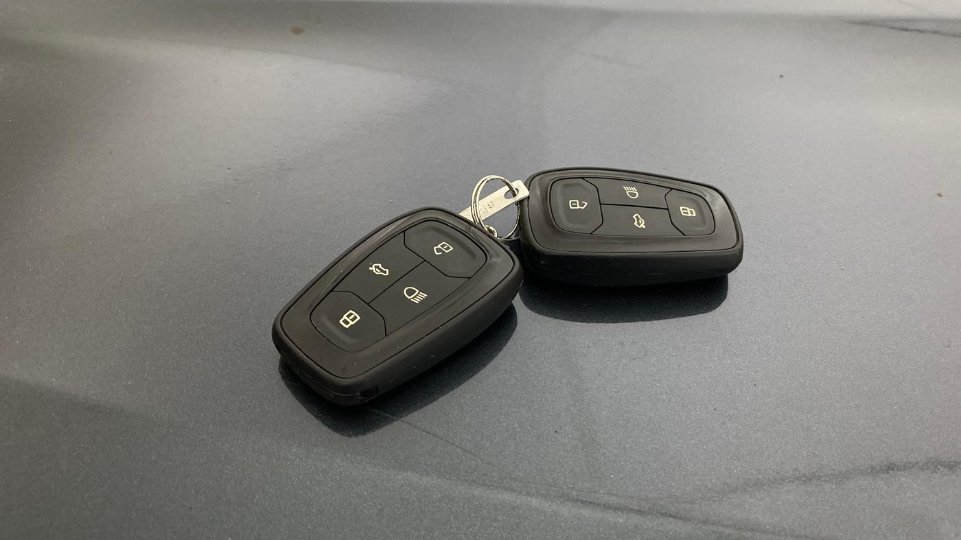 2020 Tata Harrier XZ 2.0L, Diesel, Manual, 79,081 km, Key Close Up
