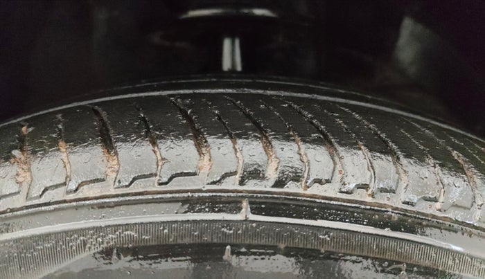 2018 Maruti Baleno ALPHA PETROL 1.2, CNG, Manual, 90,139 km, Right Front Tyre Tread