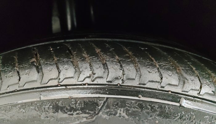 2018 Maruti Baleno ALPHA PETROL 1.2, CNG, Manual, 90,139 km, Right Rear Tyre Tread