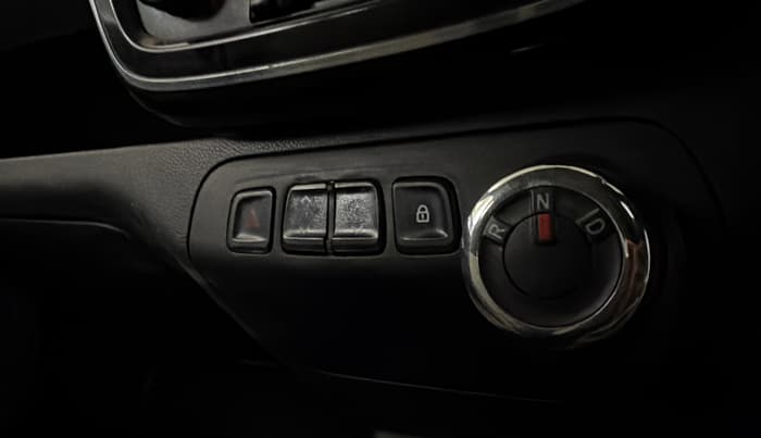 2018 Renault Kwid RXT 1.0 AMT (O), Petrol, Automatic, 57,009 km, Gear Lever