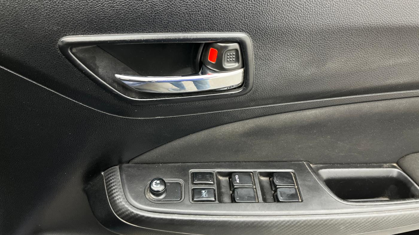 2018 Maruti Swift VXI, Petrol, Manual, 48,701 km, Driver Side Door Panels Control
