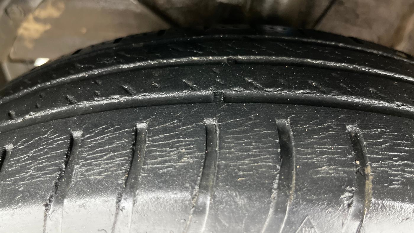 2018 Maruti Swift VXI, Petrol, Manual, 48,701 km, Left Front Tyre Tread