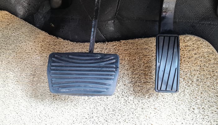2022 Mahindra XUV700 AX 5 P AT 5 STR, Petrol, Automatic, 34,044 km, Pedals