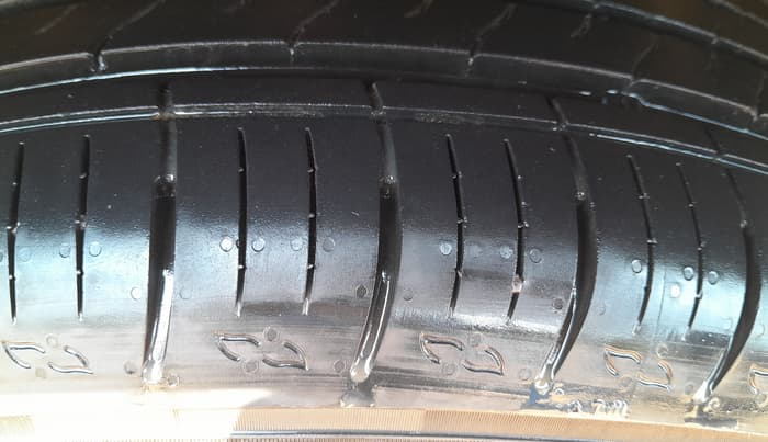 2022 Mahindra XUV700 AX 5 P AT 5 STR, Petrol, Automatic, 34,044 km, Right Rear Tyre Tread