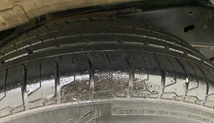 2019 Toyota Innova Crysta 2.8 ZX AT 7 STR, Diesel, Automatic, 90,137 km, Right Rear Tyre Tread