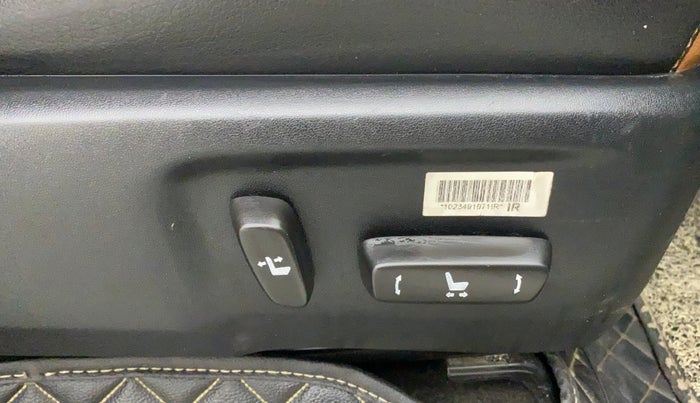 2019 Toyota Innova Crysta 2.8 ZX AT 7 STR, Diesel, Automatic, 90,137 km, Driver Side Adjustment Panel