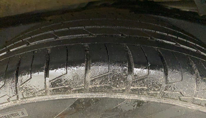 2019 Toyota Innova Crysta 2.8 ZX AT 7 STR, Diesel, Automatic, 90,137 km, Left Rear Tyre Tread