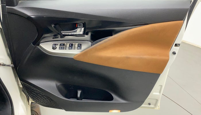 2019 Toyota Innova Crysta 2.8 ZX AT 7 STR, Diesel, Automatic, 90,137 km, Driver Side Door Panels Control