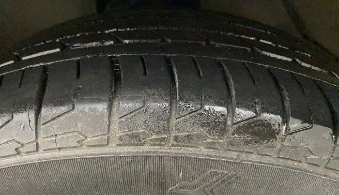 2019 Toyota Innova Crysta 2.8 ZX AT 7 STR, Diesel, Automatic, 90,137 km, Left Front Tyre Tread