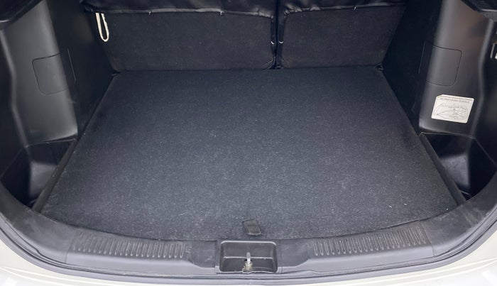 2016 Maruti S Cross ZETA 1.3, Diesel, Manual, 62,392 km, Boot Inside