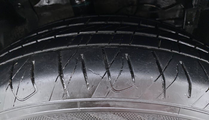 2016 Maruti S Cross ZETA 1.3, Diesel, Manual, 62,392 km, Right Front Tyre Tread