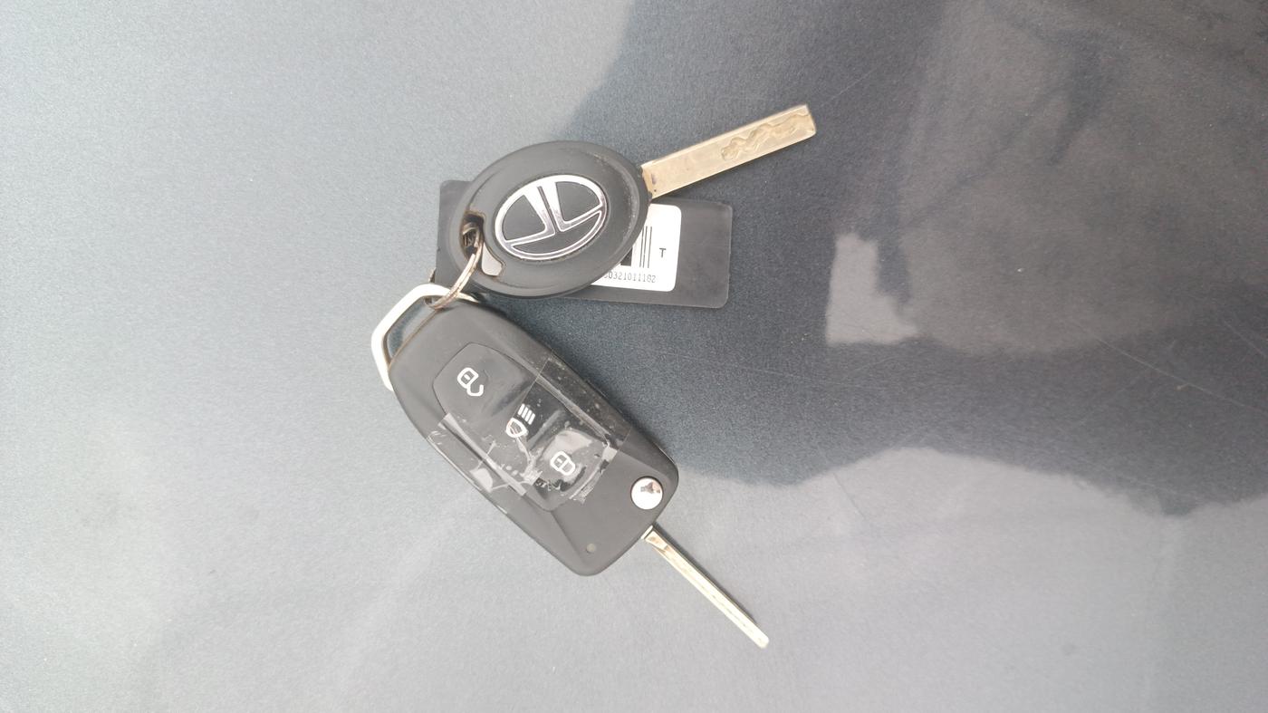 2021 Tata ALTROZ XM PLUS PETROL, Petrol, Manual, 93,595 km, Key Close Up