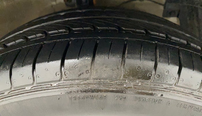 2014 Maruti Ciaz VXI+AT, Petrol, Automatic, 97,770 km, Right Front Tyre Tread