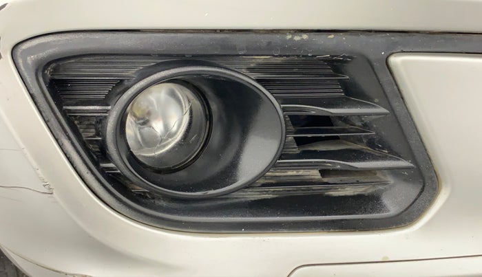 2014 Maruti Ciaz VXI+AT, Petrol, Automatic, 97,770 km, Right fog light - Minor damage