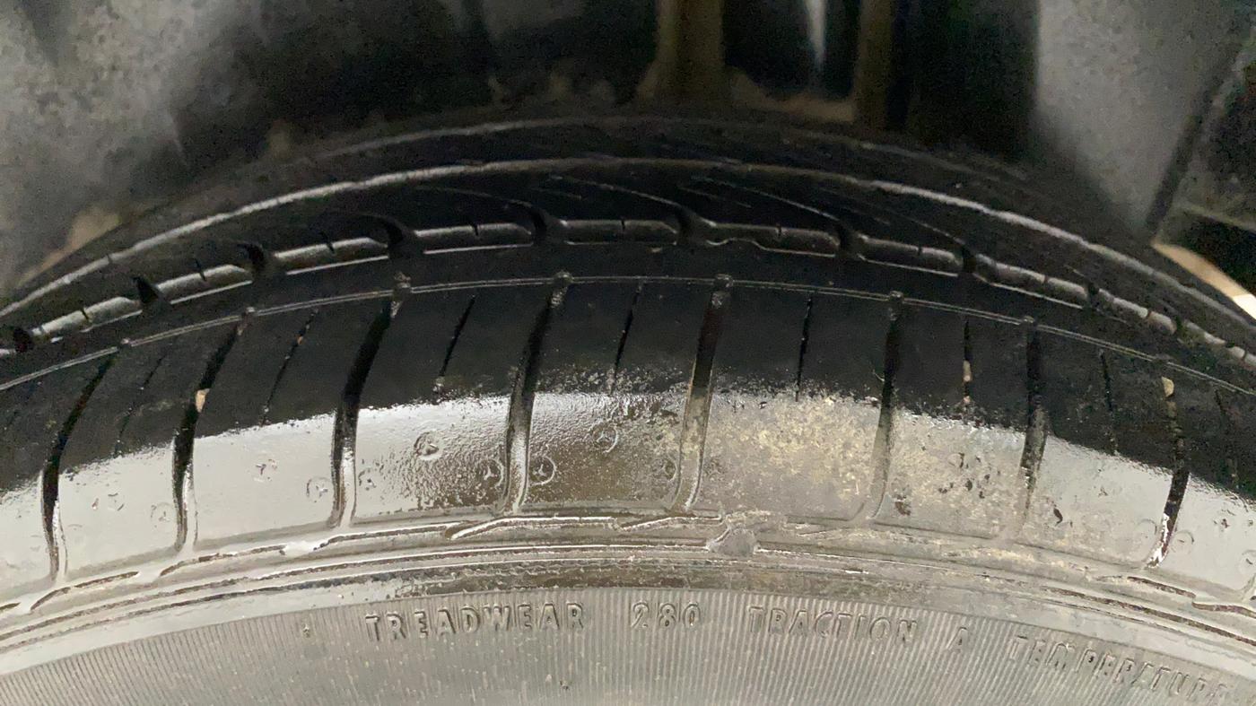 2014 Maruti Ciaz VXI+AT, Petrol, Automatic, 97,770 km, Left Rear Tyre Tread