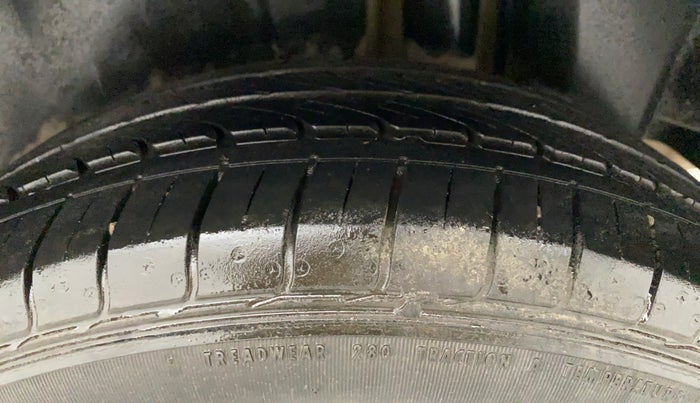 2014 Maruti Ciaz VXI+AT, Petrol, Automatic, 97,770 km, Left Rear Tyre Tread