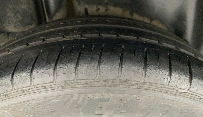 2014 Maruti Ciaz VXI+AT, Petrol, Automatic, 97,770 km, Right Rear Tyre Tread